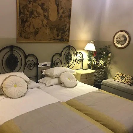 Отель El Corral De 3*